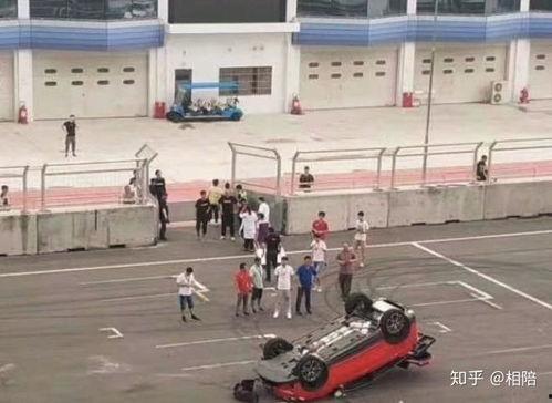 娱乐吃瓜君表演意外翻车